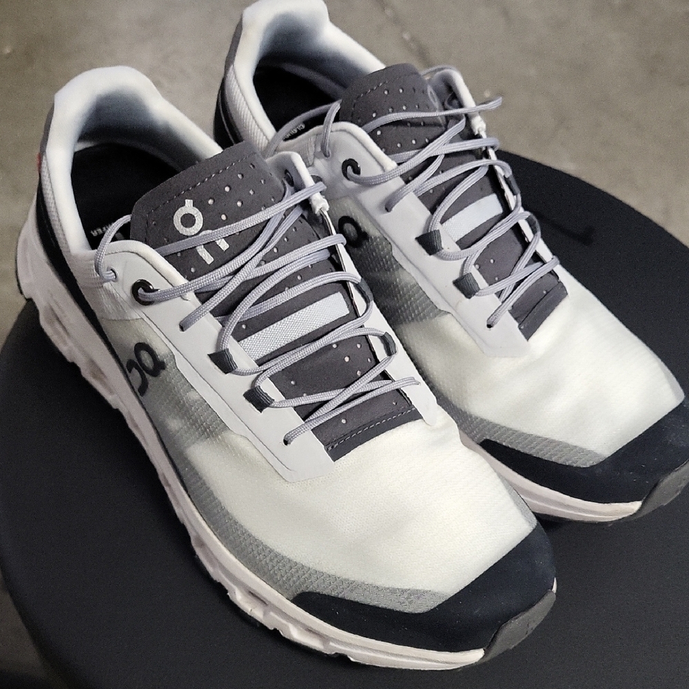 On Running Athletic Shoes - White and Gray